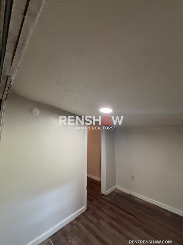 Lexington House: 450 Bedwell St