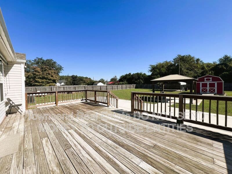 Fayetteville House: 3311 Auburn Dr