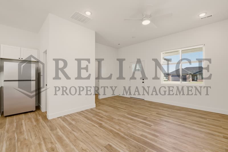 Valley Center House: 701 E Elmwood St