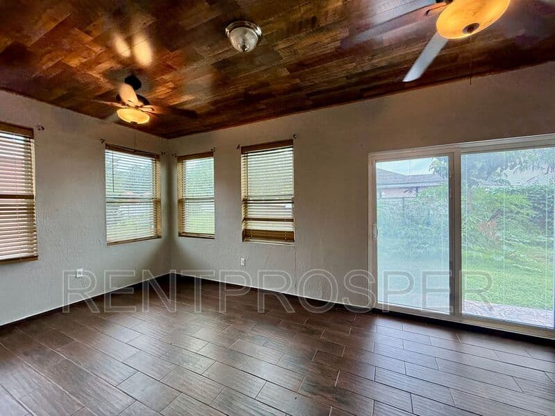 Kissimmee House: 677 Elbridge Dr