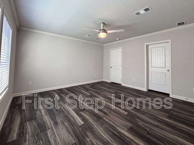 Tyler House: 407 Marco St