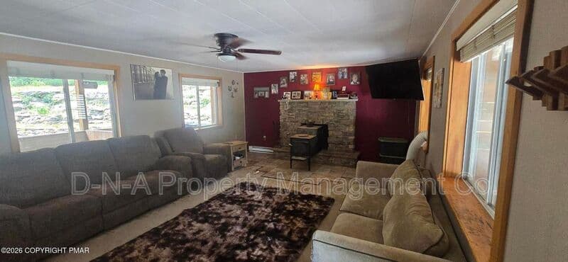 East Stroudsburg House: 135 Little Creek Lane