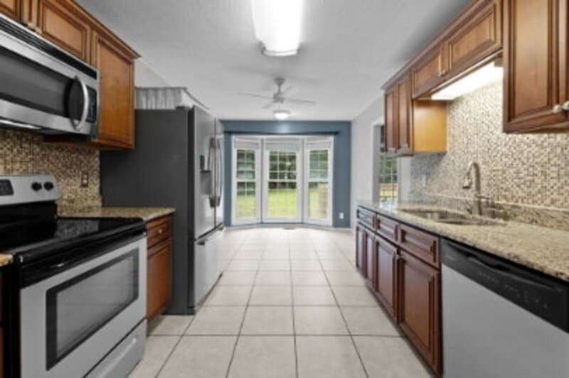 Fayetteville House: 810 Whispering Pines Road