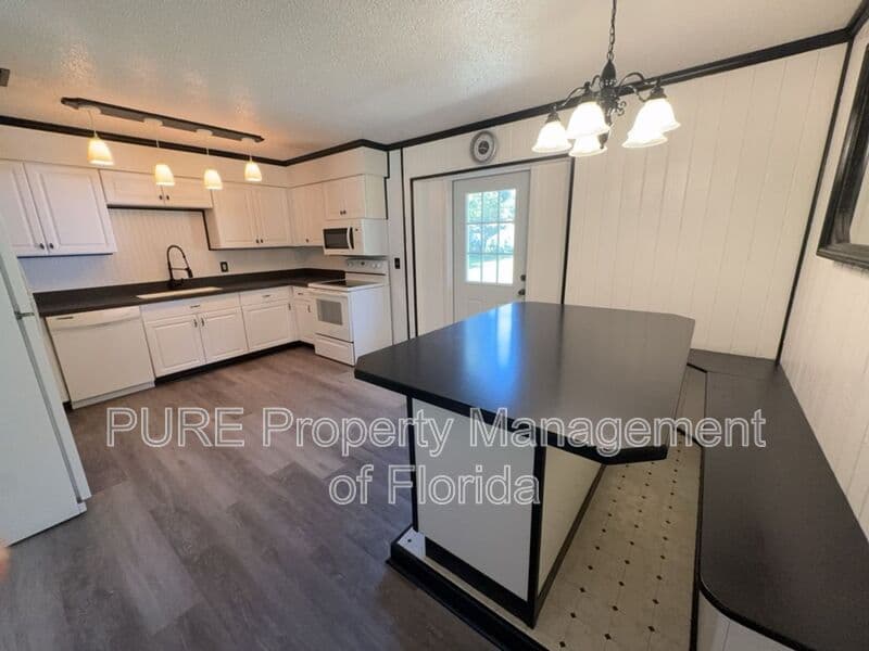 Ocklawaha House: 12300 SE 128th CT