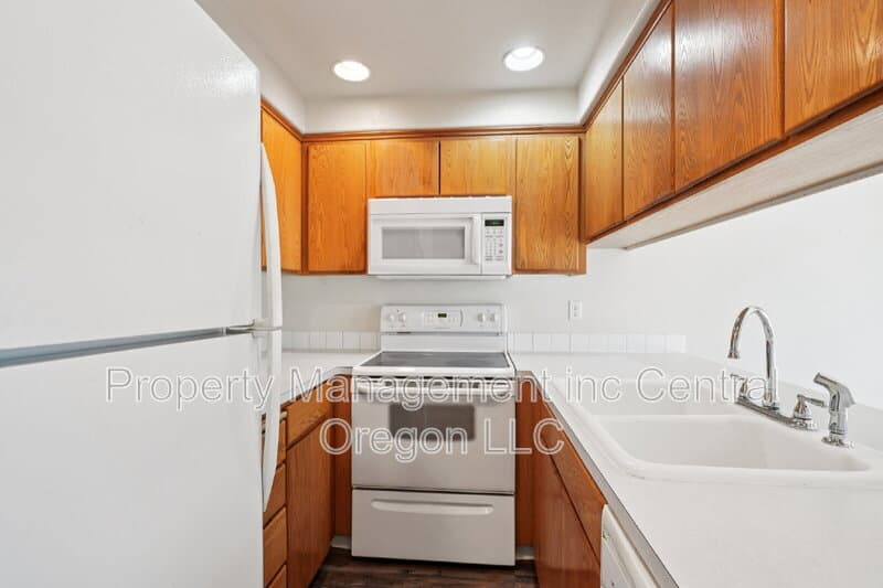 Hubbard Townhome: 2110 Baines Blvd