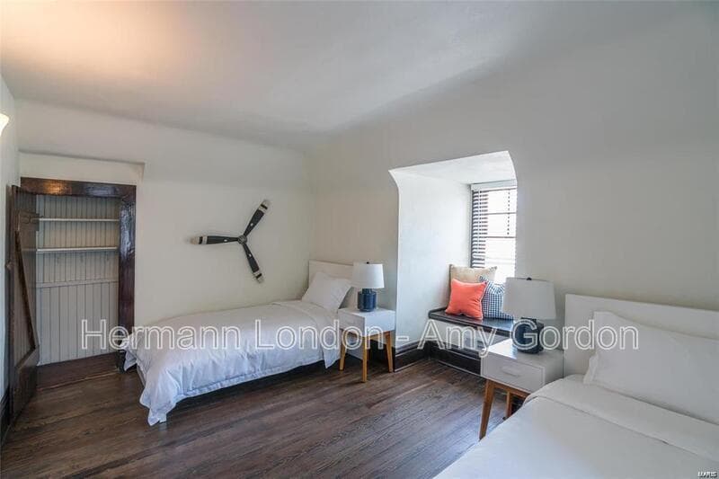Saint Louis House: 3922 Castleman Avenue,