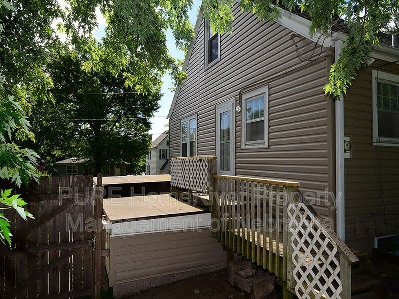 Omaha House: 2108 S 46th St