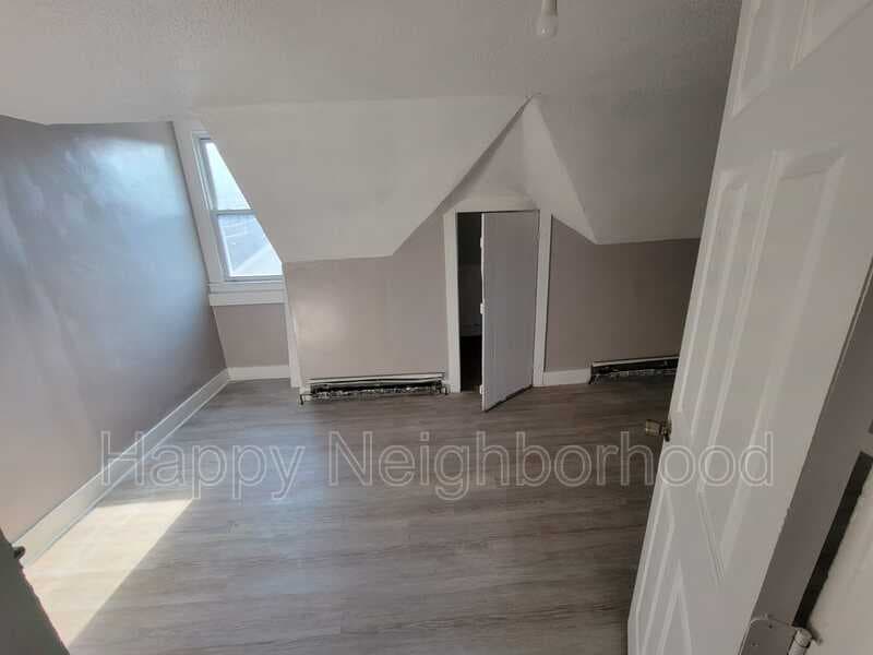 Middletown House: 46 Green StreetUnit 2B