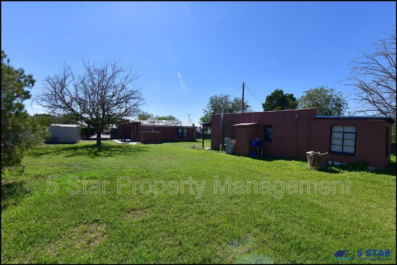 El Paso House: 7817 West Dr