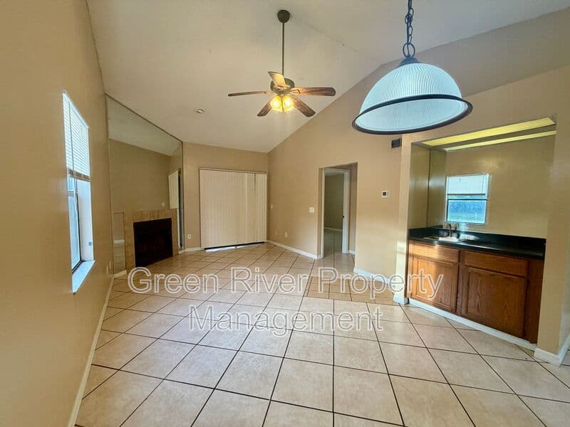 Jacksonville House: 5142 Ricker Road