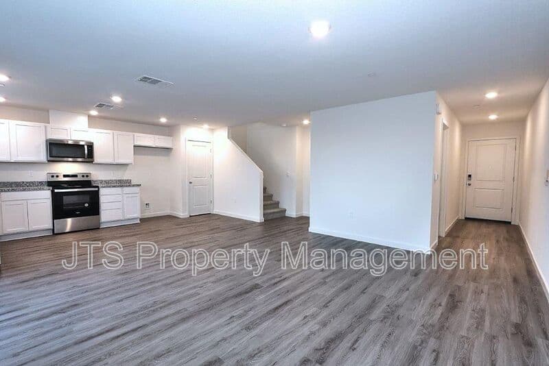 Roseville House: 2049 Shady Tree Circle