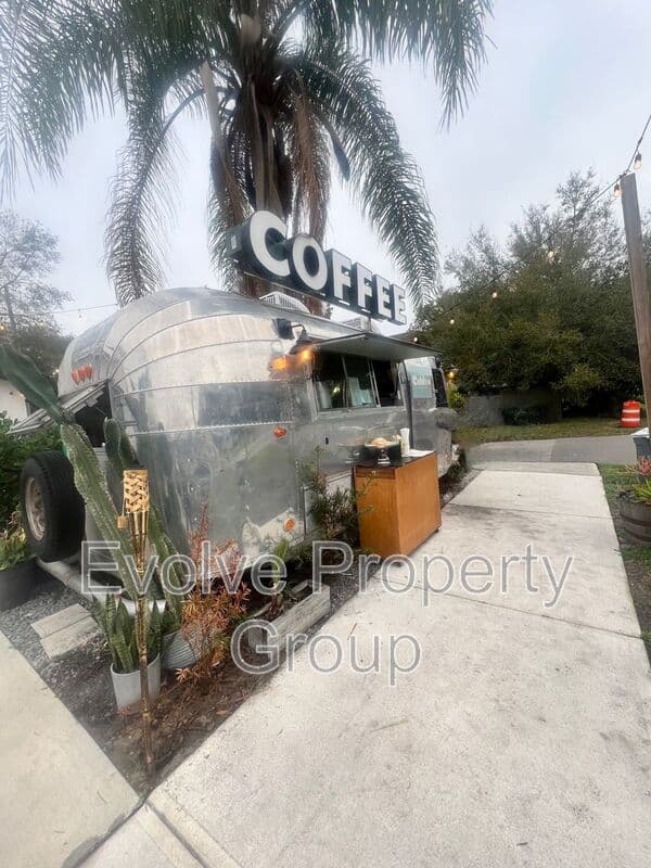 Orlando House: 1303 E Harding St