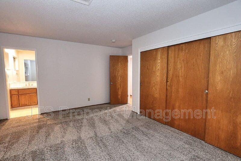 Fair Oaks House: 8520 Emperor Drive