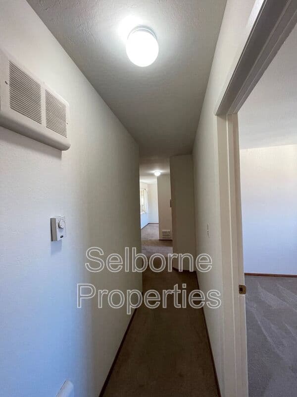 Oakland House: 2500 Ivy Dr.