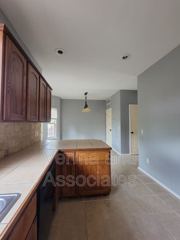 Centerton Townhome: 192 Fair St