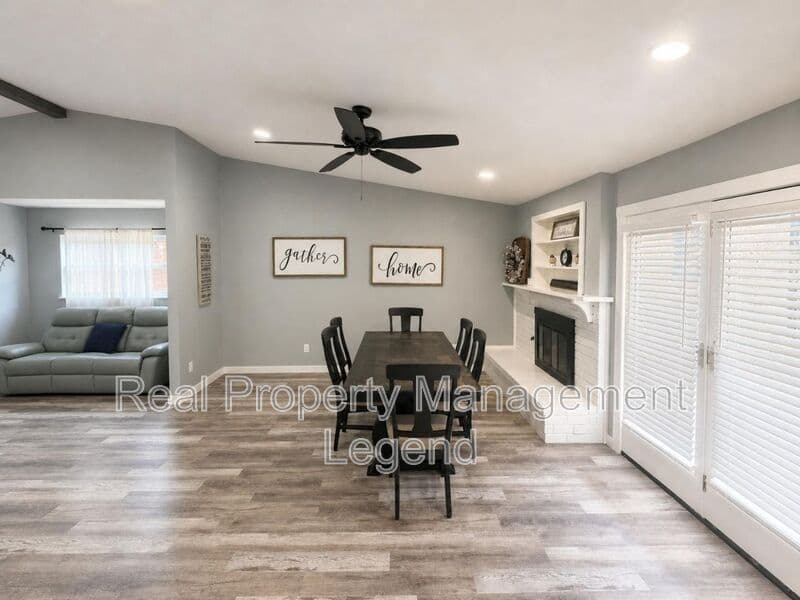 Carrollton House: 2930 Furneaux Ln