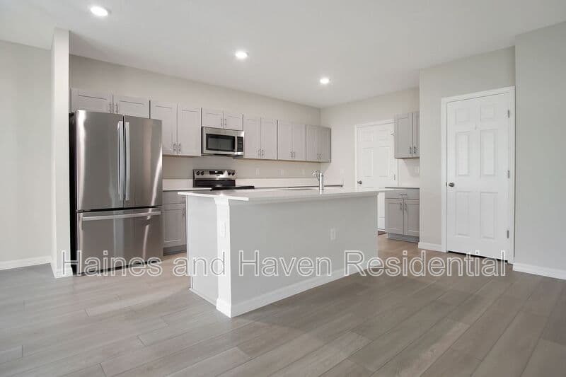 Lake Hamilton House: 3889 Geranium Ave