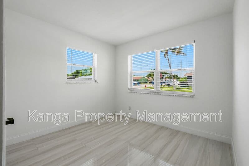 Riviera Beach Condo: 968 W 9th St
