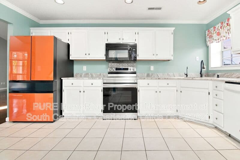 Charleston House: 8688 Spring Chapel Ln