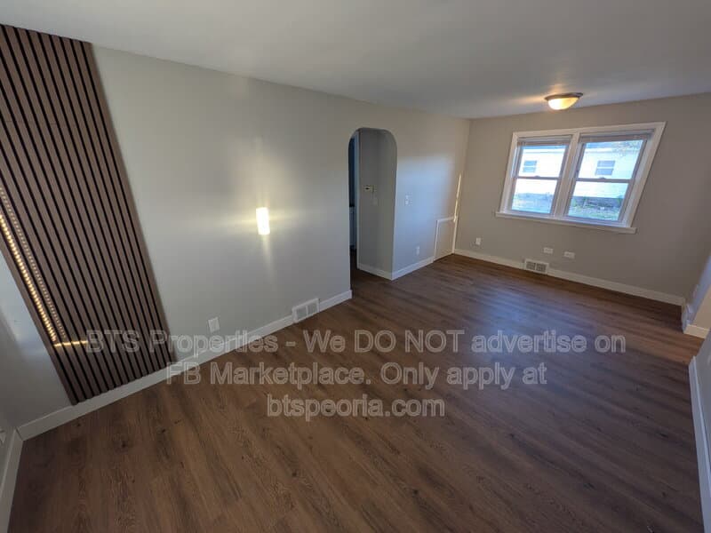 Peoria Heights Condo: 1221 East Moneta Avenue