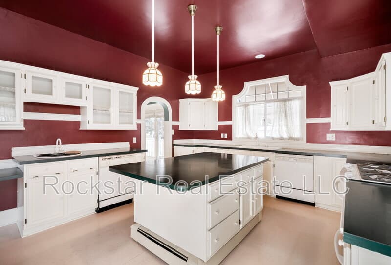 Spokane House: 4235 E Hartson Ave