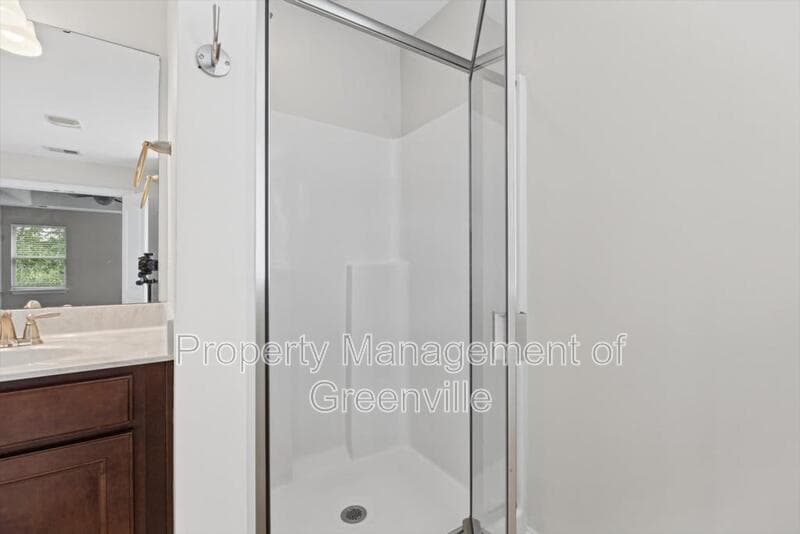 Simpsonville House: 10 Windsor Creek Ct