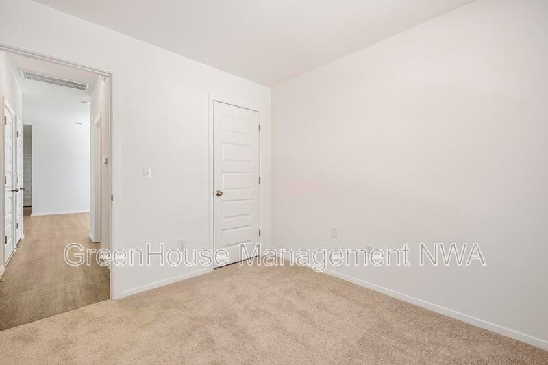 Unit B
Siloam Springs House: 412 W Cloud Dr