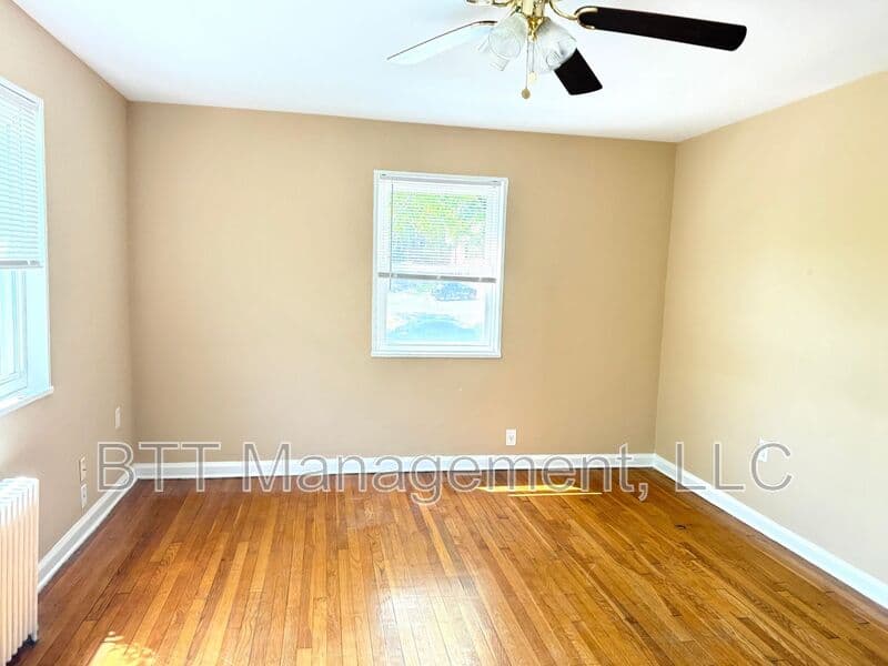 Brentwood Condo: 4013 38th St