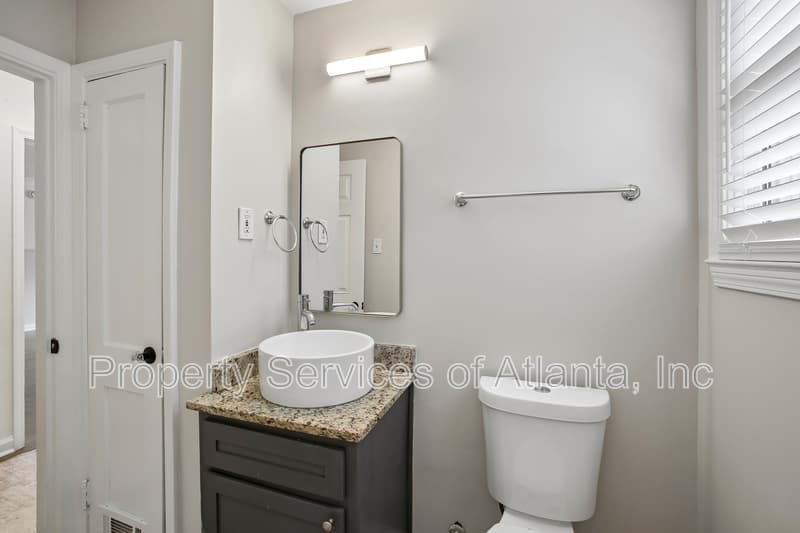 Atlanta House: 1649 Beecher St SW