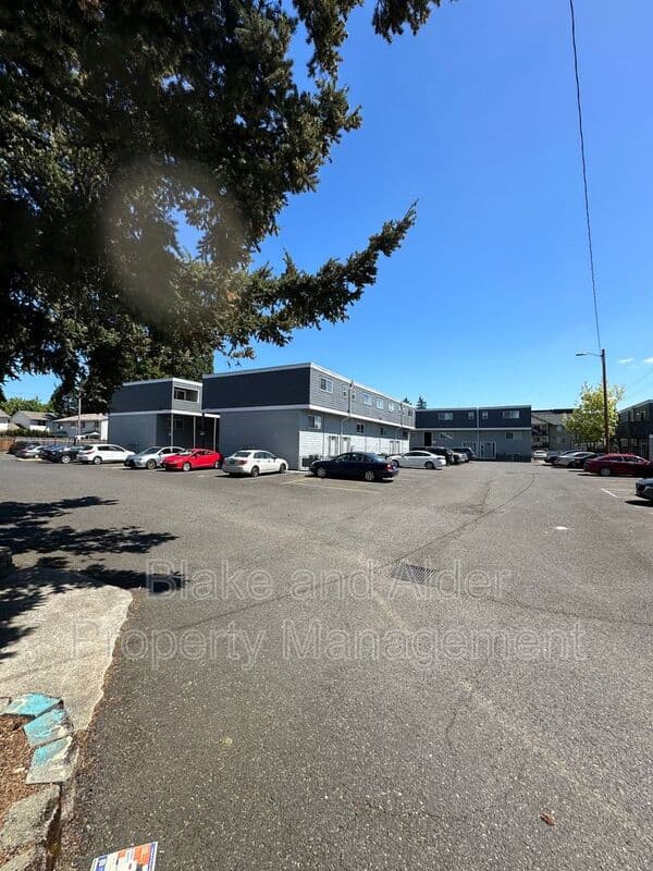 Portland House: 15847 SE Stark Street