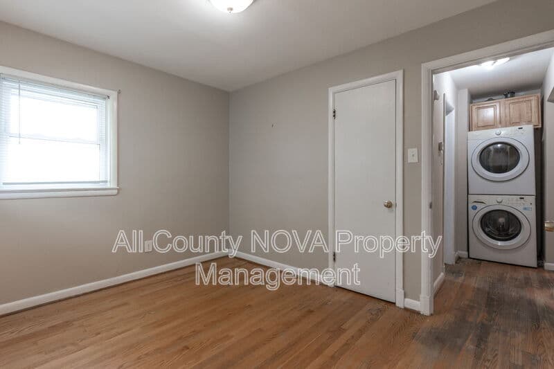 Arlington House: 4141 21st Rd N