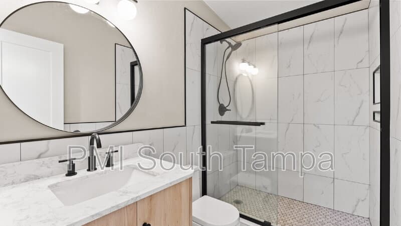 Tampa House: 1541 W La Salle St