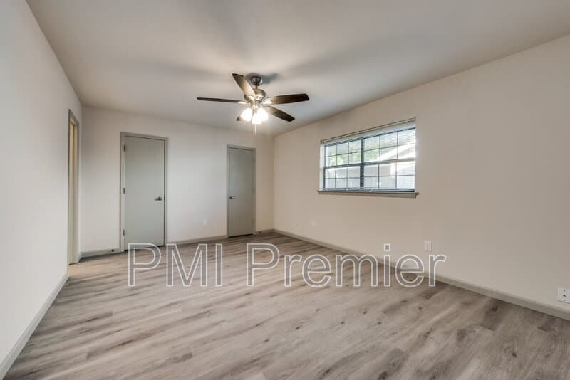 North Richland Hills House: 7021 Lincolnshire Ln