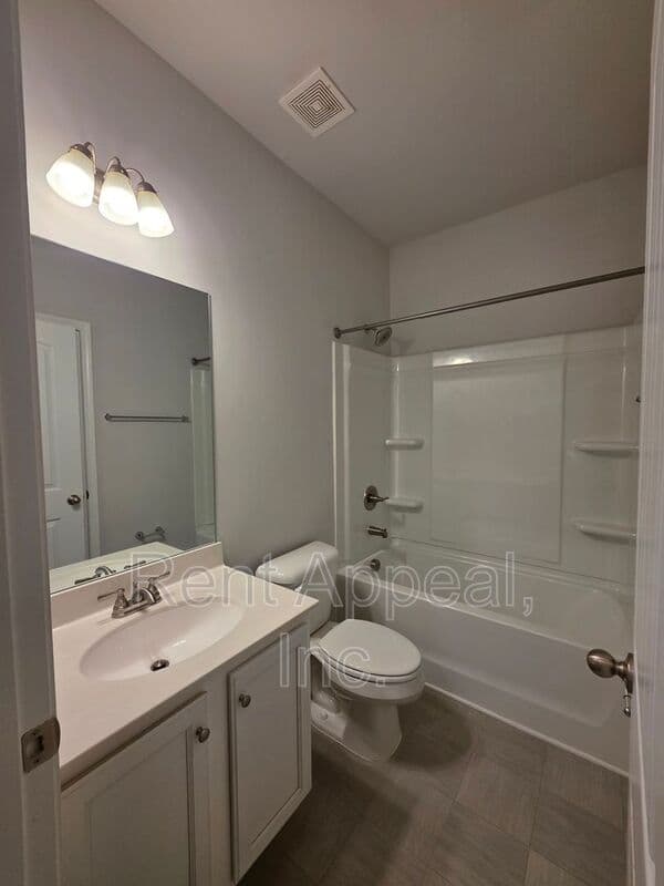 Hoschton House: 970 Laurel Cove Dr