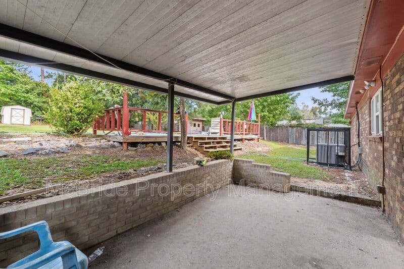 Augusta House: 2325 Cadden Road