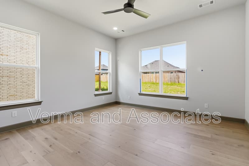 Centerton House: 1061 Whistler St