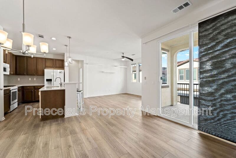 Chula Vista Townhome: 1710 Signature Pl