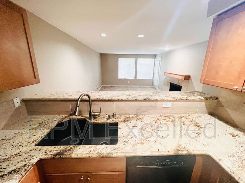 Kent Condo: 26339 116th Ave SE