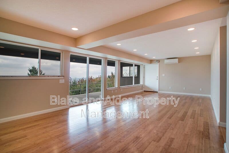 Portland House: 4330 SW Council Crest Dr