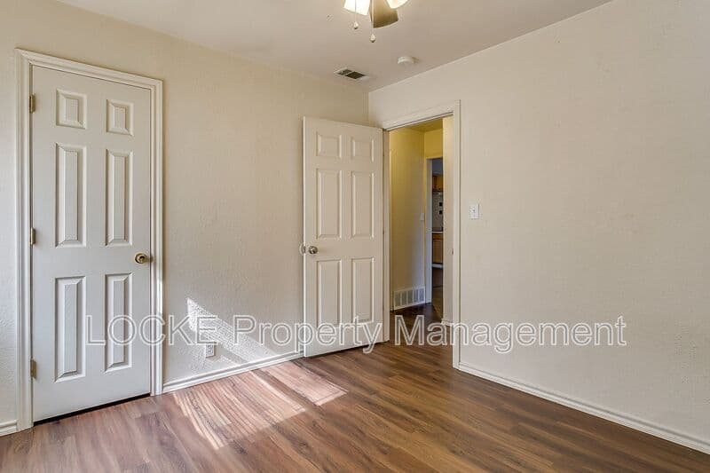 Fort Worth House: 3421 South University Drive