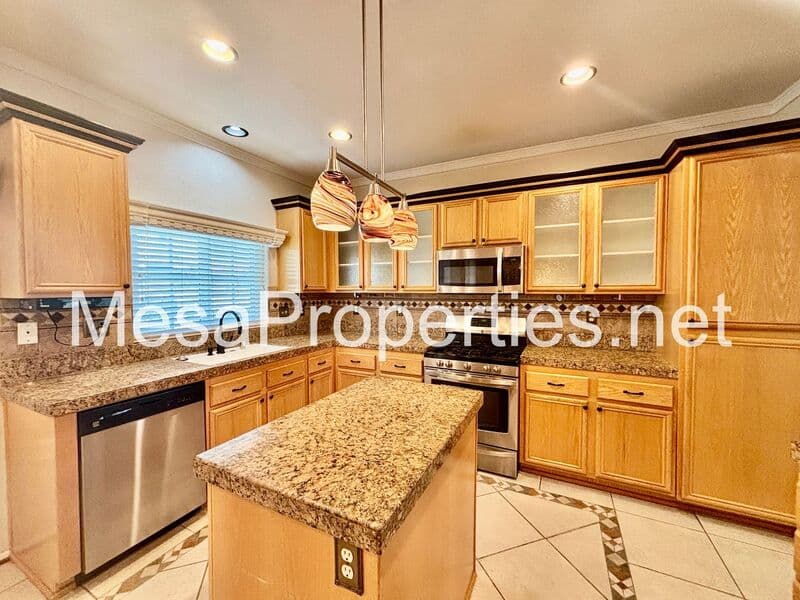 Victorville House: 12604 Sunglow Lane