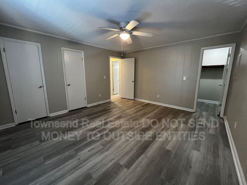 Fayetteville House: 5853-H Century Oaks Drive
