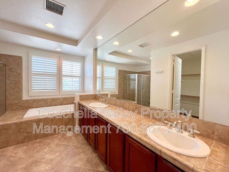 Cathedral City House: 511 Via Assisi