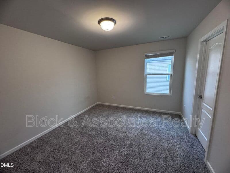 Fuquay Varina House: 129 Boone Lake Way