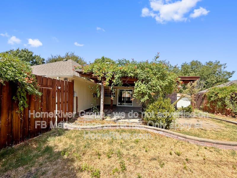 Frisco House: 10911 Red Cedar Dr