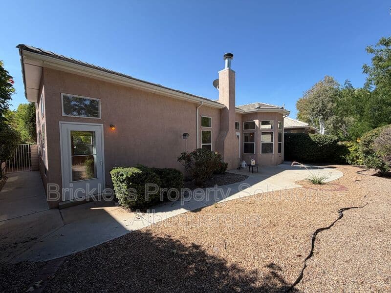 Albuquerque House: 6517 Glen Oak NE