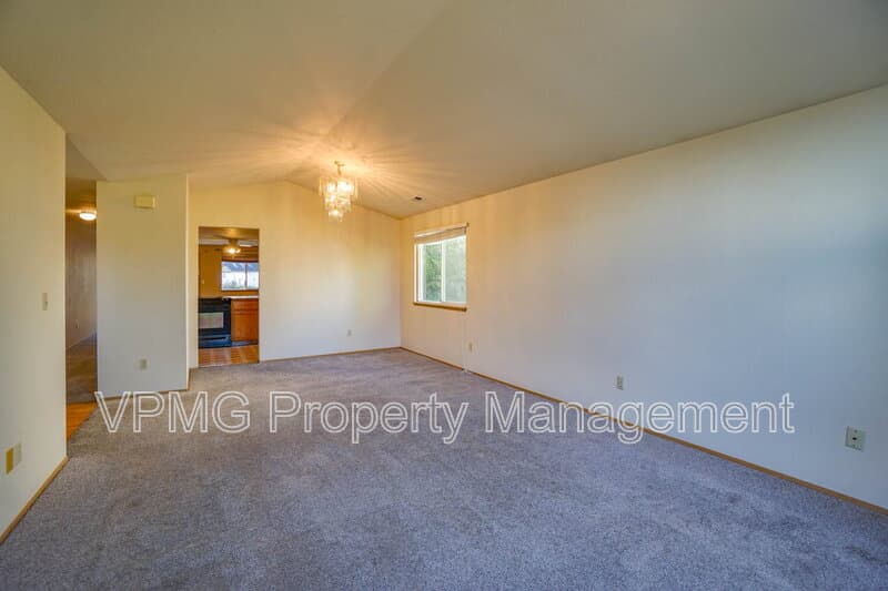 Vancouver House: 15807 NE 40th St