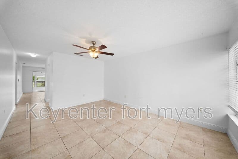 Fort Myers House: 11368 SUMMERWINDS CT