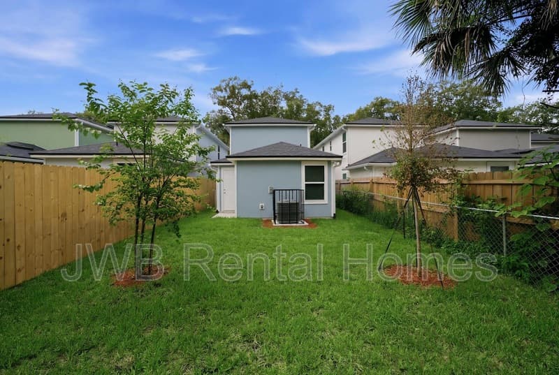 Jacksonville House: 9089 India Ave