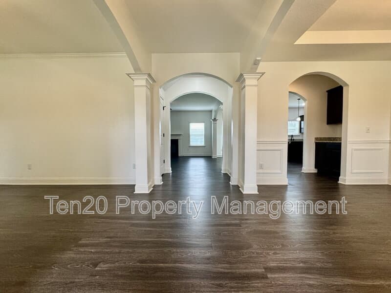 Columbus House: 5037 Lexington Lane